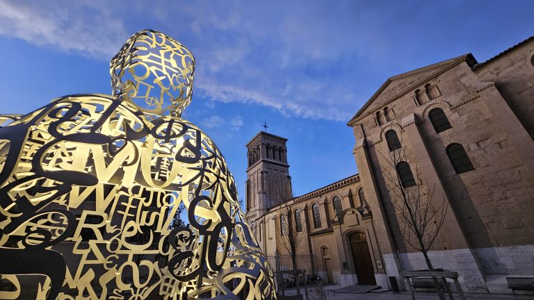 place-des-ormeaux-le-messager-de-jaume-plensa-2mag-valence-romans-tourisme